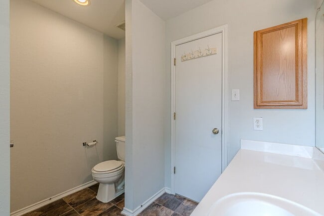 Building Photo - 164 Springtree Hollow