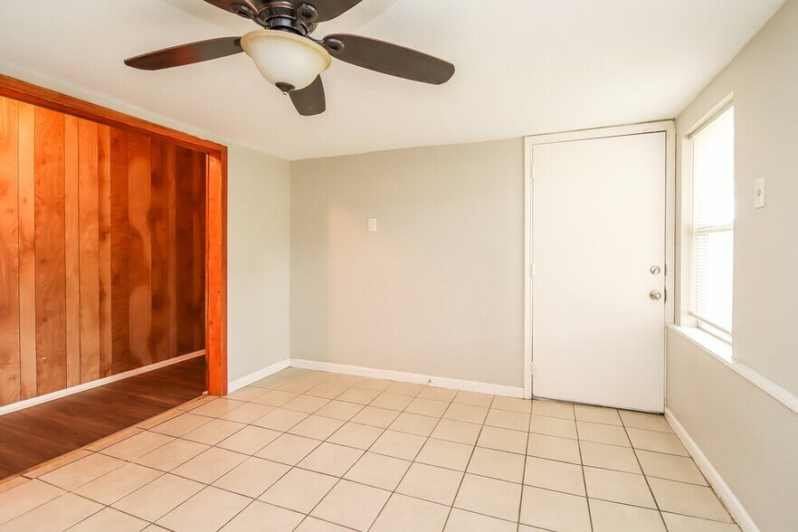 Building Photo - 901 Westmont Dr