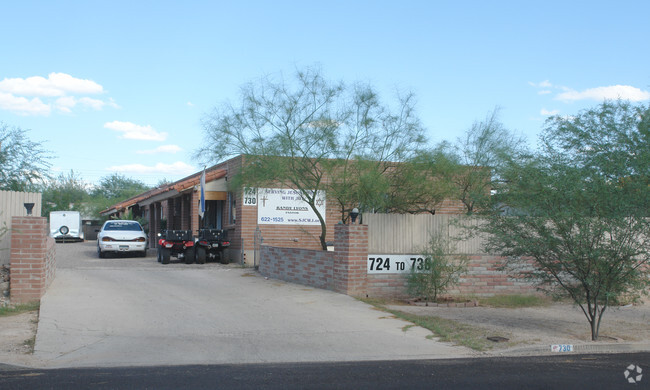 Building Photo - 724-738 N 10th Ave