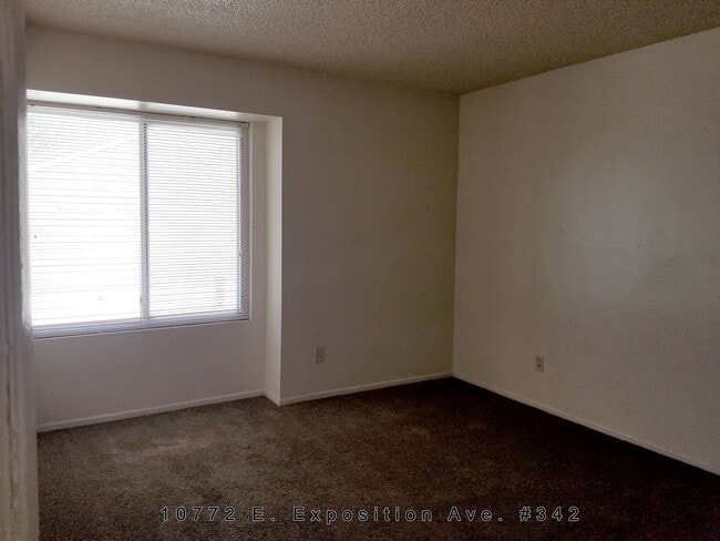 Building Photo - Expo 247 with 2 bed, 1 Bath, 800 SF with A...