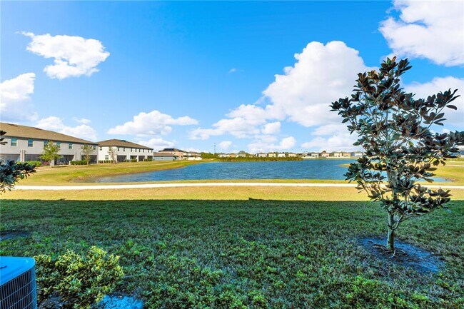 Building Photo - 736 Royal Empress Dr