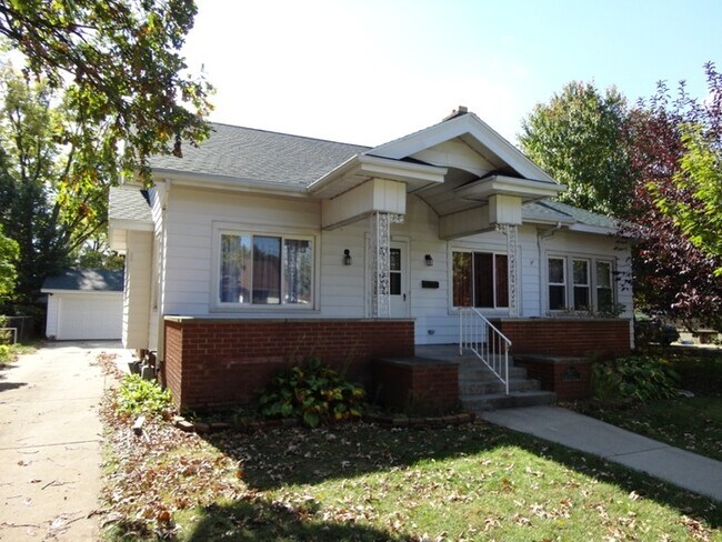Primary Photo - 1225 E Jefferson St