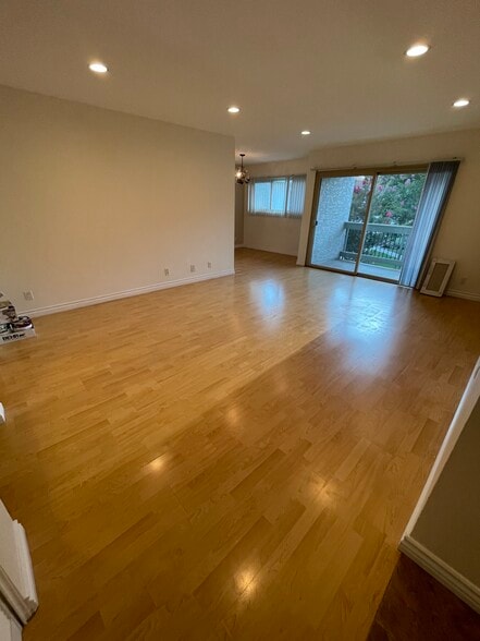 Building Photo - 4728 Park Granada