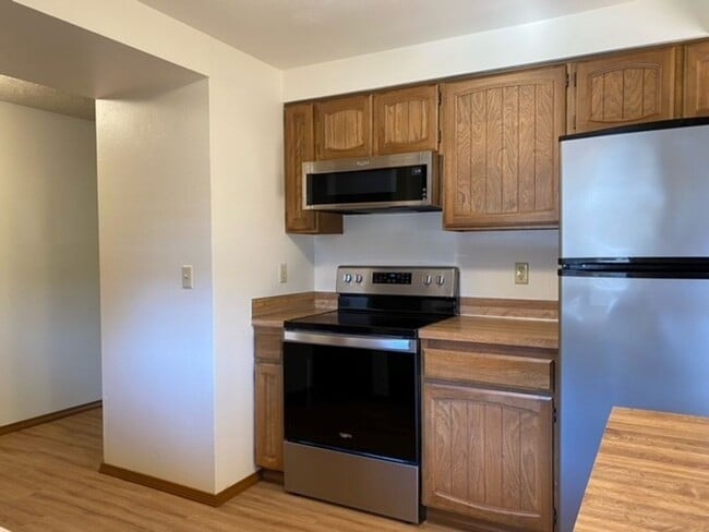 Building Photo - Cul-de-Sac Comfort Meets South Salem Charm