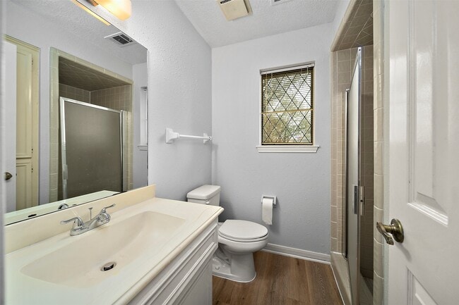 Building Photo - 4003 Greenbriar Dr