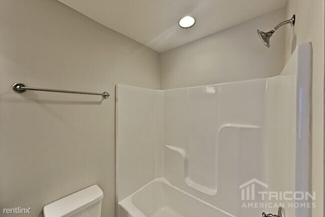 Building Photo - 409 Riverwood Ct