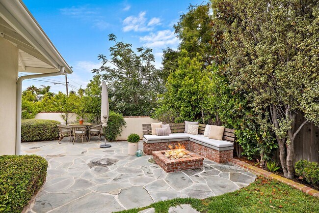 Building Photo - 806 S Ola Vista