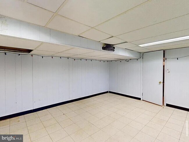 Building Photo - 213 Wayne Dr