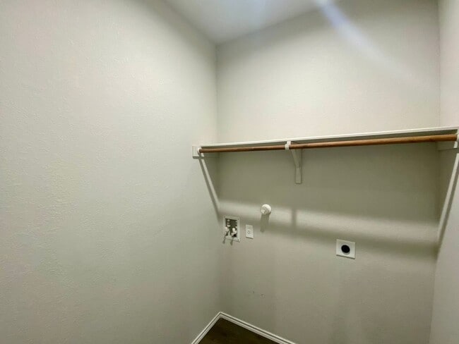 Building Photo - Luxury duplex in Seguin!