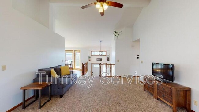 Building Photo - 204 Summerset Dr