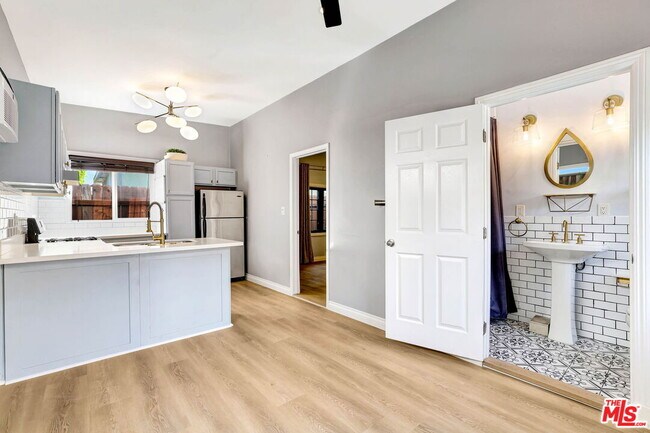 Building Photo - 744 N Sierra Bonita Ave