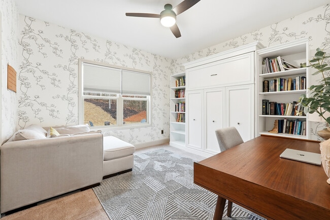 Building Photo - 212 Man O War Ct