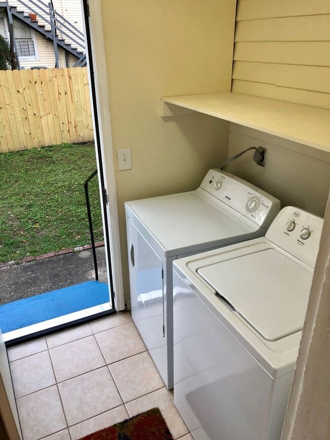 Building Photo - 2BD/1BA in the heart of Uptown