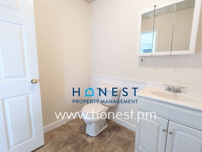 Building Photo - 95 Main St