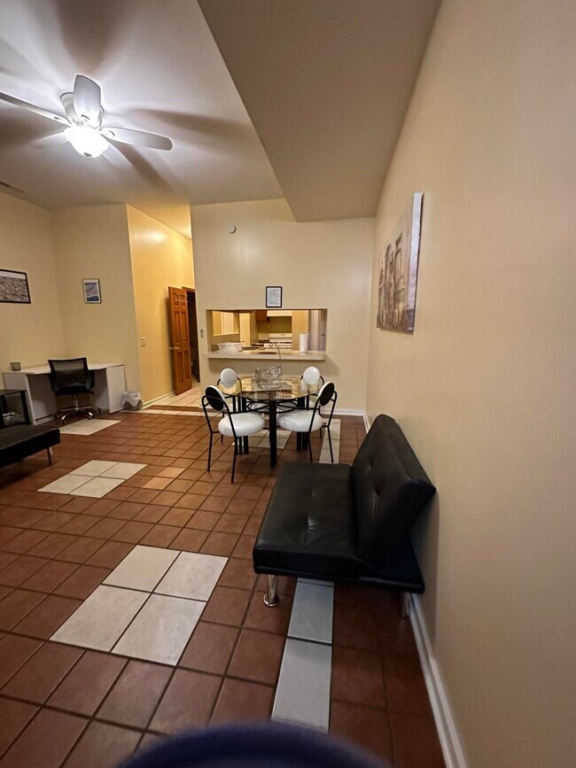 Building Photo - 646 Monmouth St