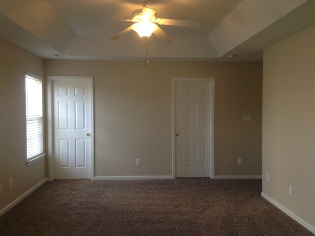 Building Photo - 2512 Kings Farm Way