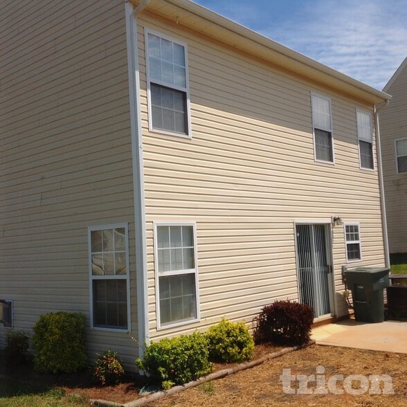 Building Photo - 917 Redford Ln