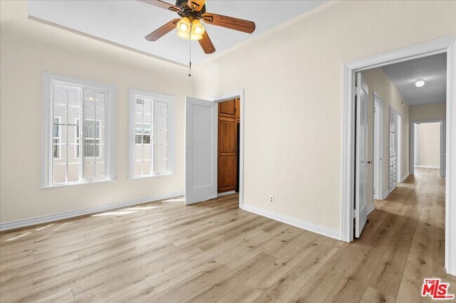 Building Photo - 429 N Gardner St