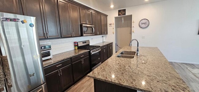 Building Photo - 17517 Booth Fls Wy