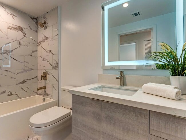 Building Photo - 338 Mariposa Ave