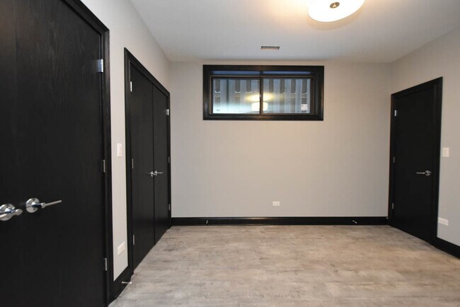 Building Photo - 4326 N Ashland Ave