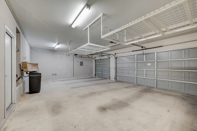 Building Photo - 1st MONTH FREE! Lone Mountain Heights Luxu...