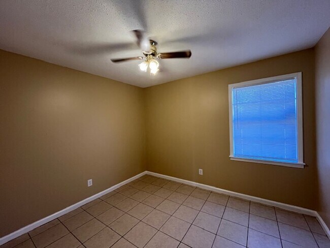 Building Photo - Renovated 3 Bedroom 1 Bath Home for Rent!!