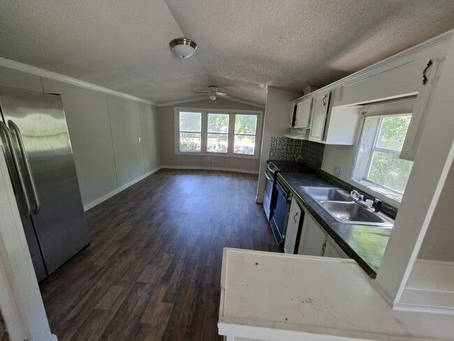 Building Photo - 292 Pittsburg Landing