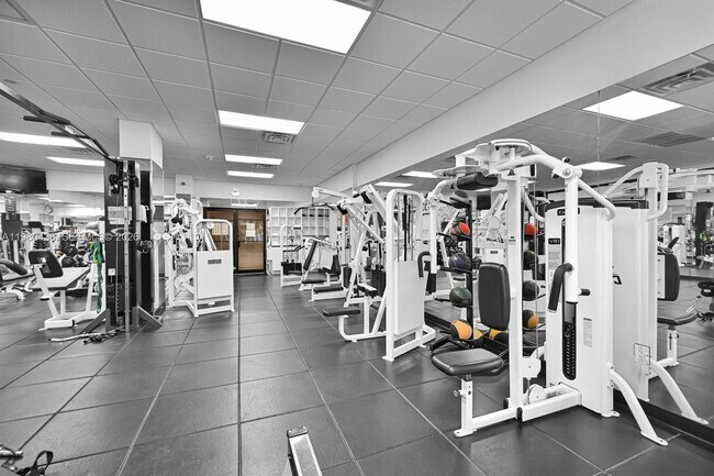 Building Photo - 3 Grove Isle Dr