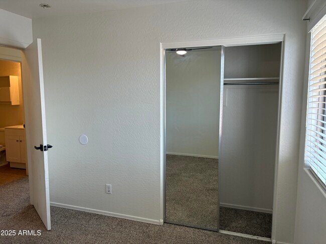 Building Photo - 7287 S Sunrise Way