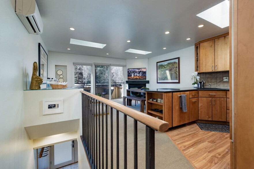 Building Photo - 835 E Durant Ave