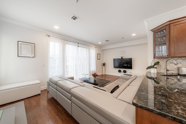 Building Photo - 11 Washington Pl