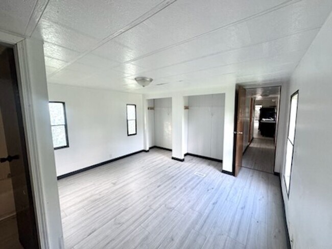 Building Photo - 120 Bright Rd