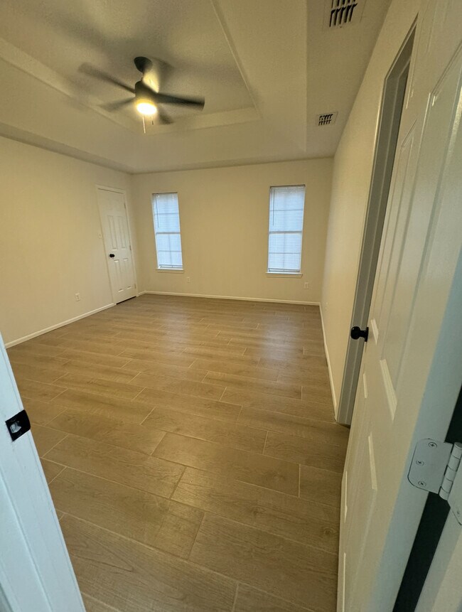 Building Photo - 1710 Tampa St