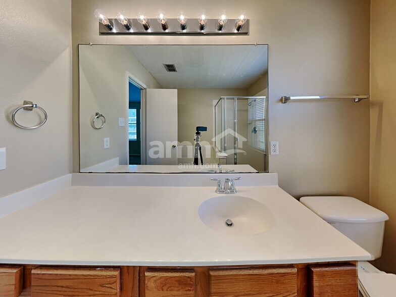 Building Photo - 517 Pinto Ln