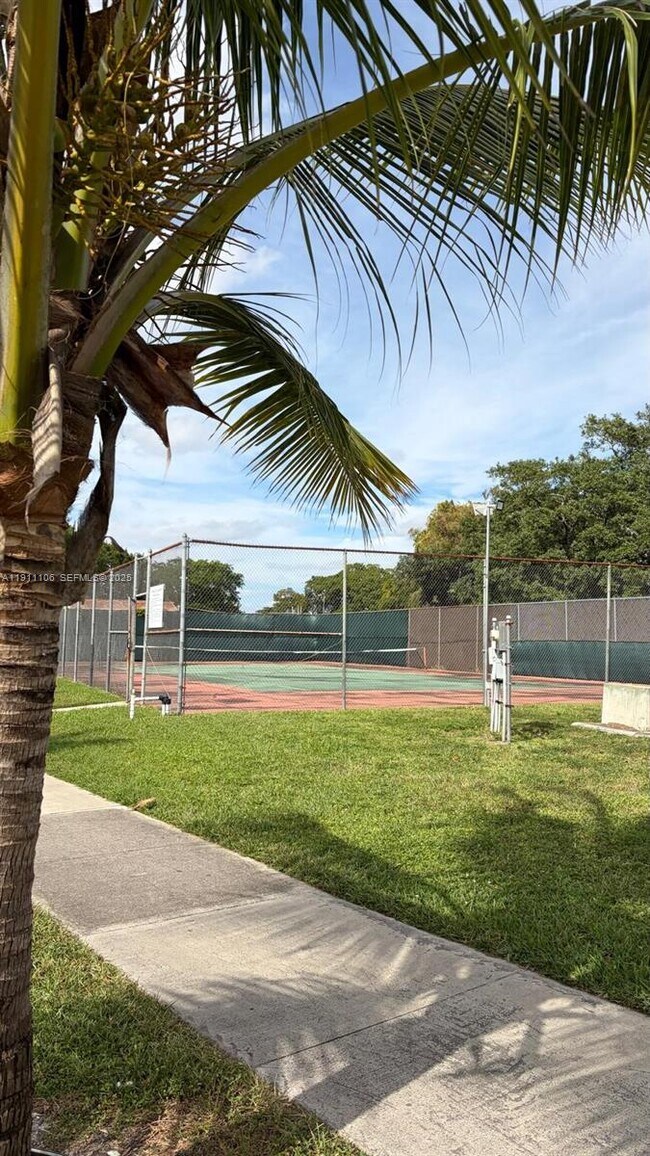 Building Photo - 7925 Fairview Dr