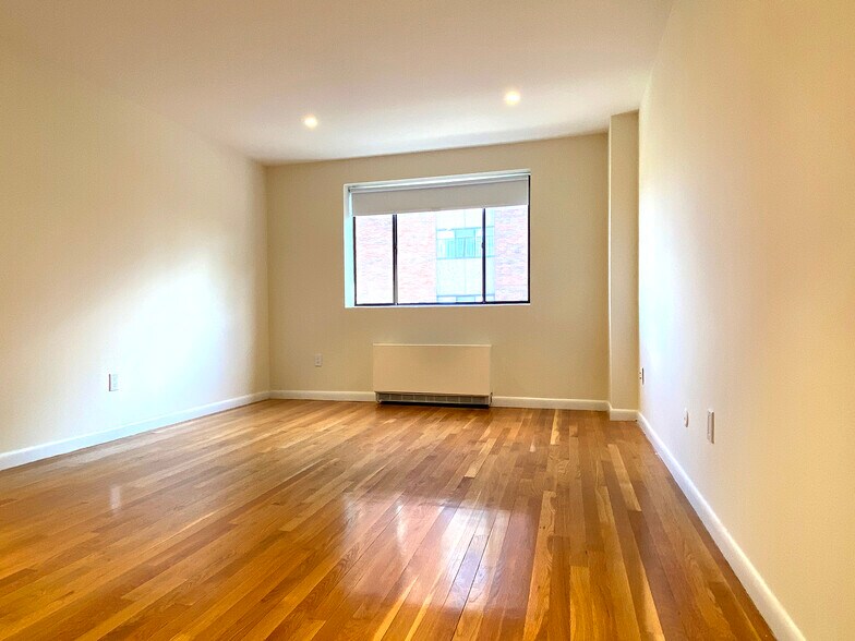 Building Photo - 40 Williams St