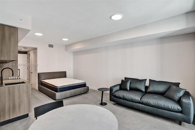 Building Photo - 121 NE 5th St