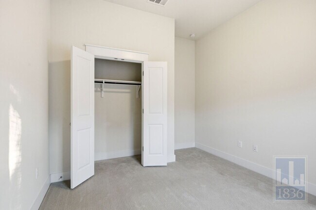 Building Photo - 13501 Metric Blvd