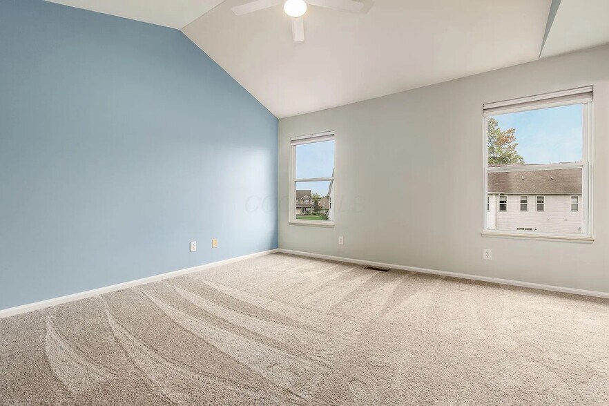 Building Photo - 1215 Park Dr