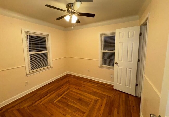 Building Photo - 2363 E Maple Rd