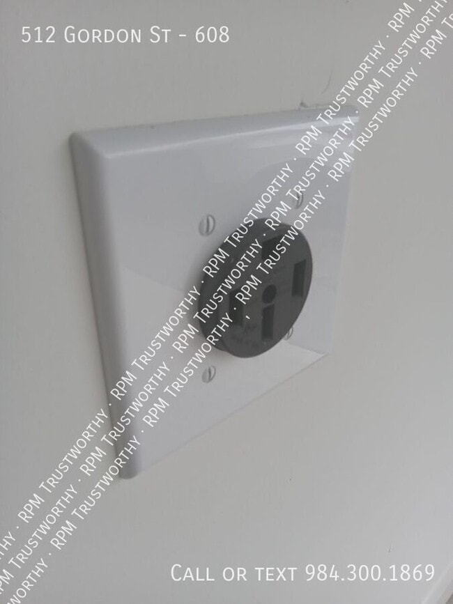 Building Photo - 512 Gordon St