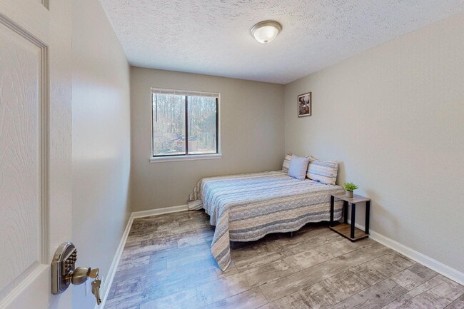 Building Photo - THE LINCOLNDALE | Spacious & comfortable Ellenwood house featuring a dining area designed for con...