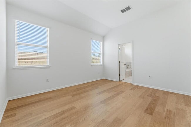 Building Photo - 183 Glocken Ln