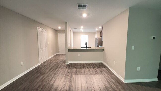 Building Photo - 13 Poinfield Pl