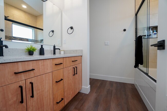 Building Photo - 479 E Violets Cv Ln