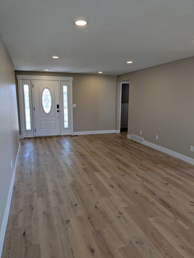 Building Photo - July FREE! Renovated 5-Bed Home + Optional...