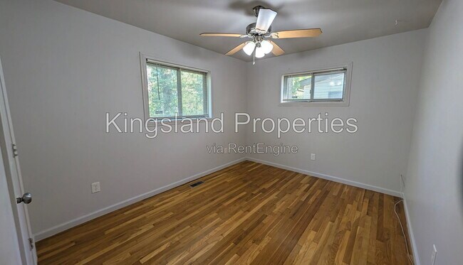 Building Photo - 272 Elmdale Dr