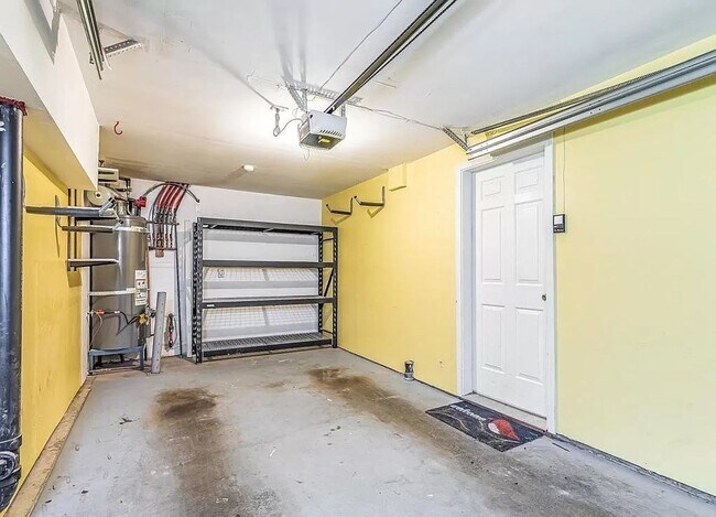 Building Photo - 8510 Midvale Ave N