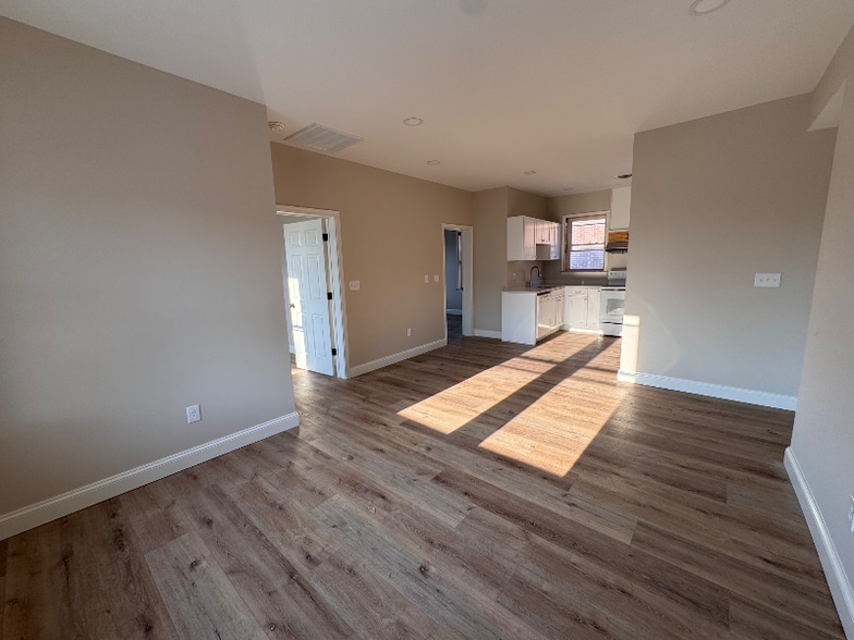 Building Photo - 213 W Court St